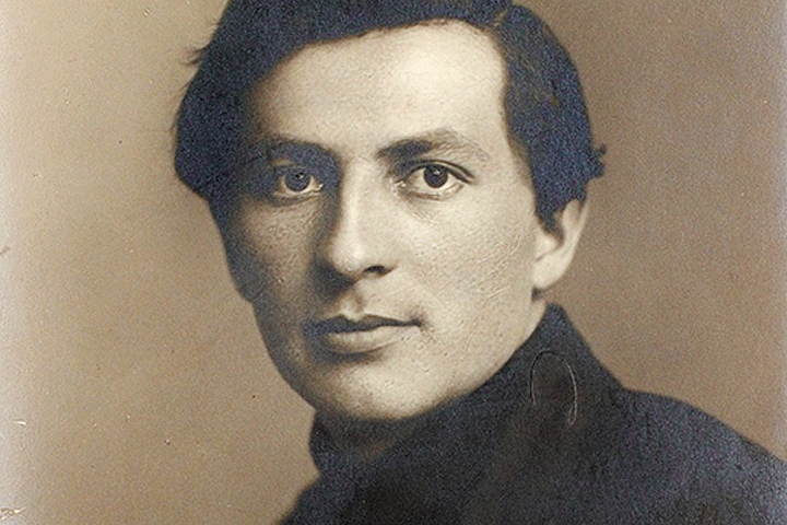 Александр Жаров